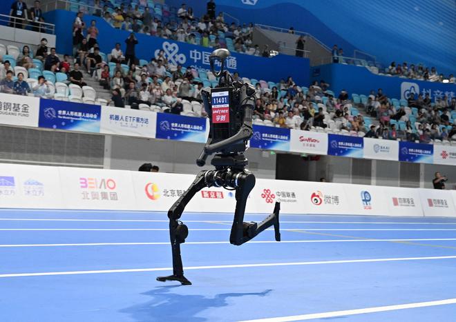 金王兴兴：用遥控追求极致速度；蔡浩宇AI游戏上架2719元｜极客早知道九游会j9入口登录新版Sam Altman：AI存在泡沫；宇树机器人夺(图1)