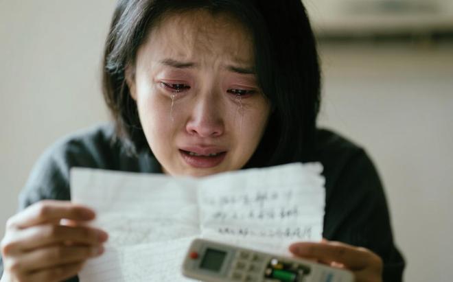 给空调清灰发现遥控器竟藏了遗书九游会夫妻吹空调离世8年后女儿(图2)
