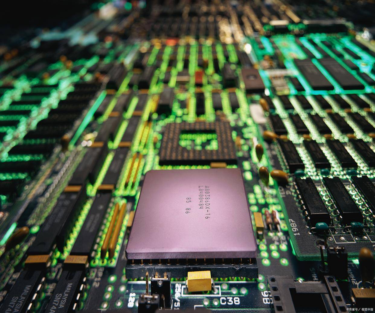 尽头是算力算力的尽头是电力九游会登录j9入口AI的(图3)